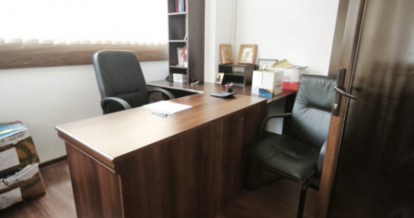Spatiu birouri de inchiriat, ultracentral, 70 mp, Radauti