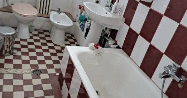Apartament cu 3 camere decomandat &icirc;n Universitate