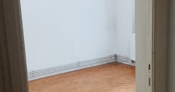 Apartament cu 3 camere decomandat &icirc;n Universitate