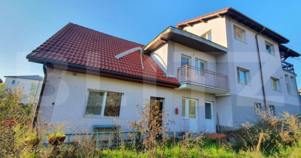Casă 270 mp cu 3 intrări separate, Teren 500 mp, zona Oasu