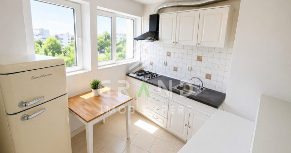2 camere | Balcon | Etaj 3/4 | Orientare Est | Zorilor &ndash; U