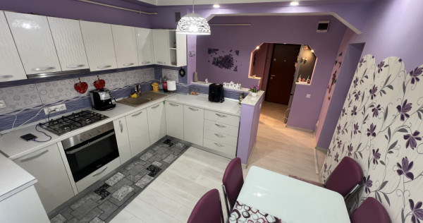 Proprietar - V&acirc;nd apartament 3 camere decomandate