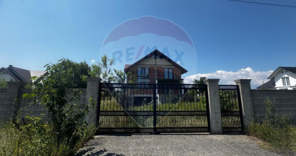 Casă / Vilă cu 6 camere de v&acirc;nzare