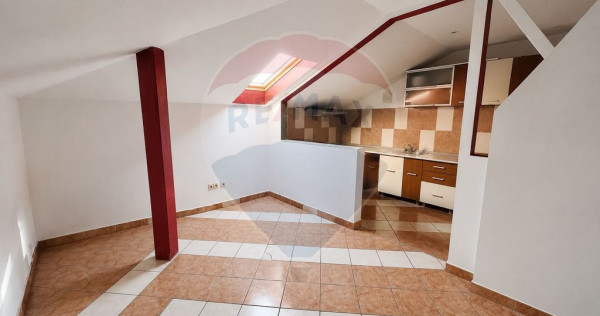 Apartament cu 3 camere de v&acirc;nzare &icirc;n zona Rogerius
