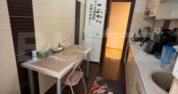 Apartament 2 camere, decomandat, mobilat si utilat, parcare,