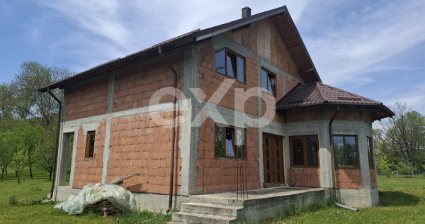 Casă P+M la roșu 188 mp și teren de 3.400 mp cu livadă i