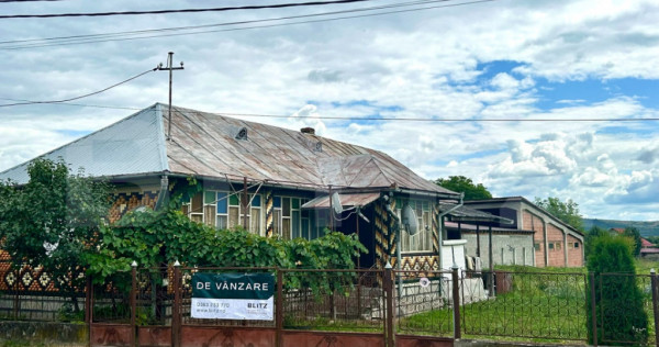 COMISION 0%. Casa cu 17 ari de teren in centrul comunei CHIU
