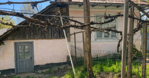 Casa de vanzare in Gutinas, com Stefan cel Mare, Onesti