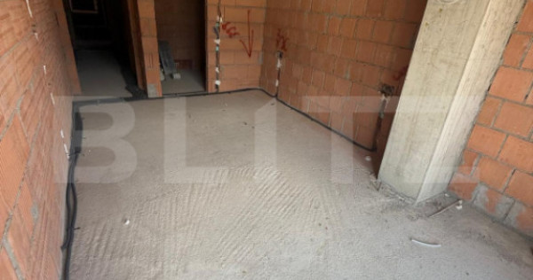 Apartament 3 camere, 2 bai, decomandat, etaj intermediar, zo