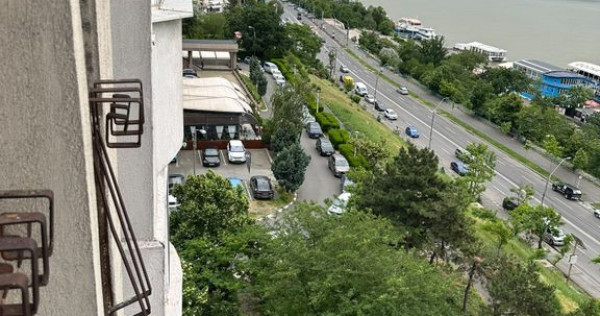De vanzare apartament cu 3 camere, zona Faleza, etaj 7/8,...