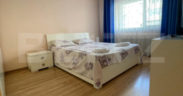 Apartament cu 2 camere, decomandat, loc de parcare, zona Tra