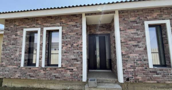 Casa cu 4 camere, 110 mp, zona Odoreu