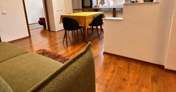 Vand apartament 3camere 55mp+5 mp balcoane zona Cetatii