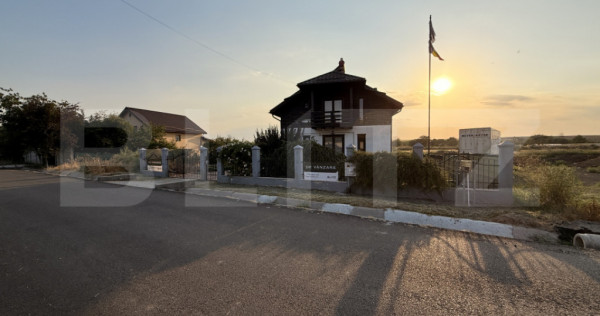 Casă P + M și curte 2200 mp, cu piscină 50 mp, teren fotb