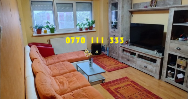 - Apartament 3 camere Calarasi 4, etaj 3. Suprafata 72mp.