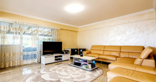 Vila luminoasa, curte individuala, priveliste panoramica spr