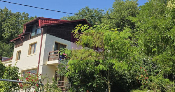 Casa cu 4 camere de vanzare in Campina