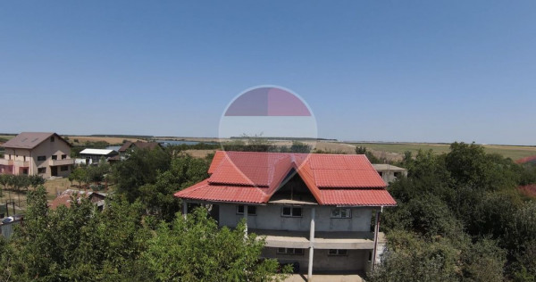 DE VANZARE Casă cu livadă l&acirc;ngă Lacul Făcău 30 min ...