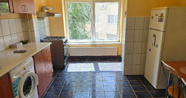 Inchiriez apartament 2 camere decomandat in Deva, Mihai Viteazu et. 2