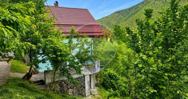Cabană de v&acirc;nzare &icirc;n satul Plopi, Valea Ierii, județu...