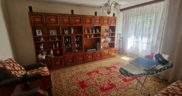Apartament 3 camere, 73 mp, zona Pelendava