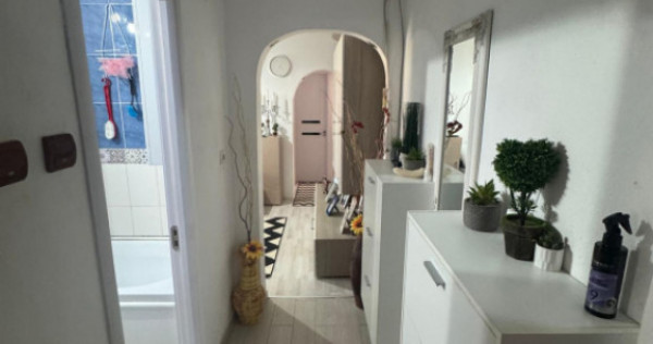 Apartament 4 camere, 57 mp, zona Craiovita Noua