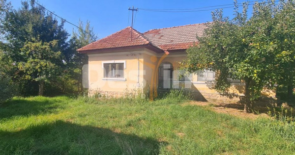 Proprietate cu potential, casa, anexa si teren 985 mp, Ma...