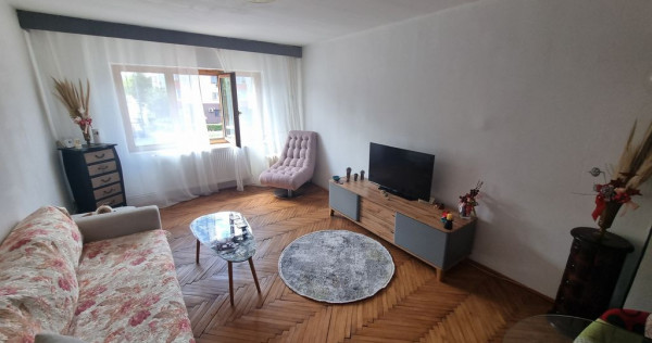 Piata farului- apartament 2 camere decomandat stradal