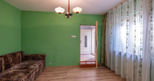 Casă din cărămidă, cu garaj și curte proprie &ndash; zona c