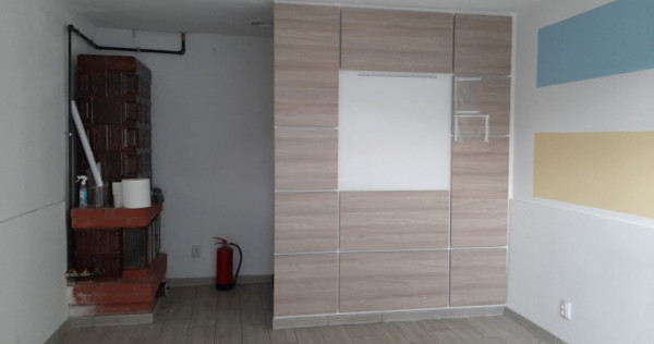 Vanzare spatiu comercial.