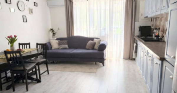 Vand apartament 3 camere +terasa 8mp zona Teilor