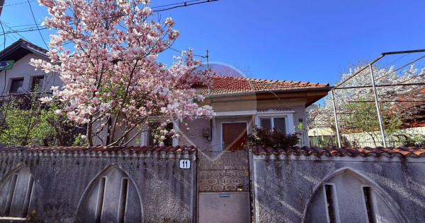 Duplex de v&acirc;nzare | 4 camere, teren 318 mp | Păcii, Sec...