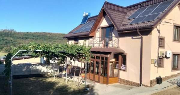 Casa P+1, 150 mp utili, 3940 mp teren, panouri fotovoltaice,