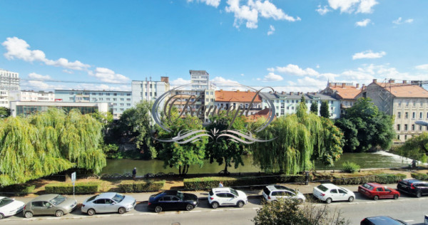 2 camere decomandate, Centru