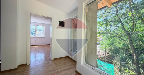 Casă spațioasă, complet renovată la interior, 4 camere, 2 băi