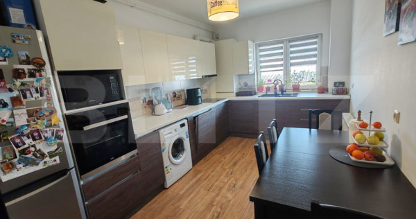 Apartament spatios, 2 camere, decomandat, 84 mp, Tractorul