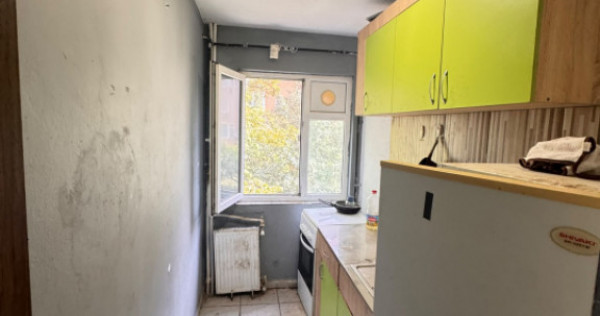Apartament 3 camere de v&acirc;nzare &icirc;n KM 4-5, Constanța