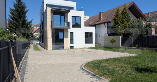 Apartament 4 camere, 125 mp, zona Andrei Muresanu