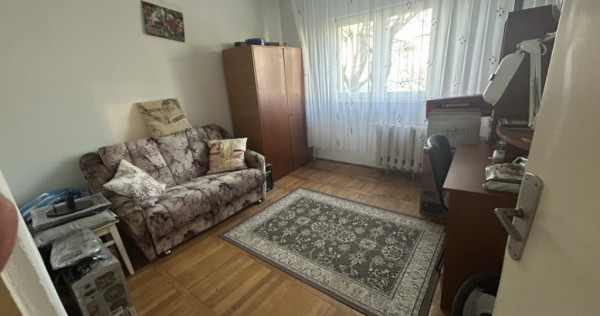Apartament cu 3 camere de vanzare - Girocului
