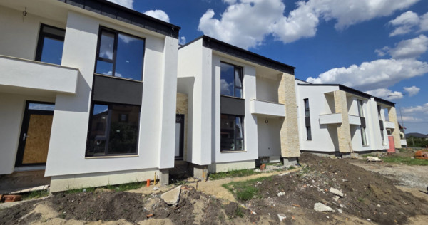 Duplex de vanzare cu 4 camere - Mosnita Noua