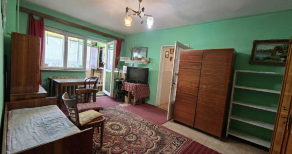 Apartament cu 4 camere, etaj 5/8, zona Micalaca