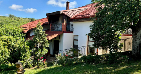 Casa individuala cu 5 camere si teren de 1 hectar - Ghioroc