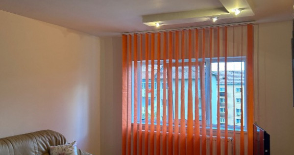 Ofer spre &icirc;nchiriere apartament cu trei camere decomandat &icirc;n Sf&acirc;ntu Gh
