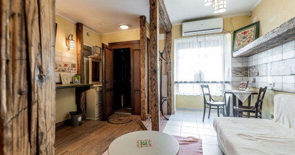 Spatiu comercial cu intrare din strada, fatada in curs de renovare