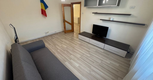 Apartament 4 camere zona Casa de Cultura cu Centrala si Loc de Parcare
