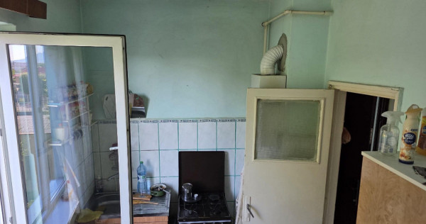 Apartament de 2 camere zona TRACTORUL,str Oltet