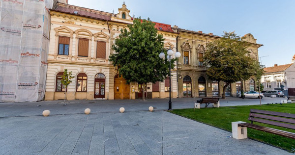 Apartament pe două nivele &icirc;n Piața Catedralei, Arad.