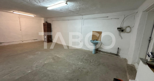 Spatiu comercial de inchiriat doua incaperi de 110 mpu zona