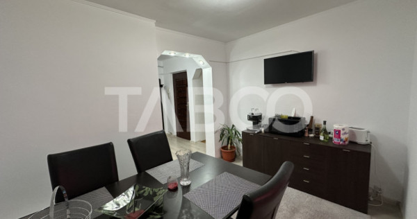 Apartament decomandat 3 camere 2 bai 68 mpu etaj 3 Calimanes