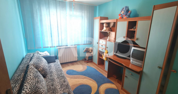 Apartament 4 camere 2 bai 2 balcoane -pivnita - etaj 1 - zon